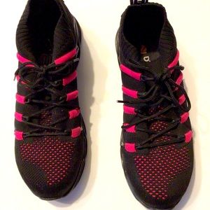 Women’s light weight steel toe sneakers